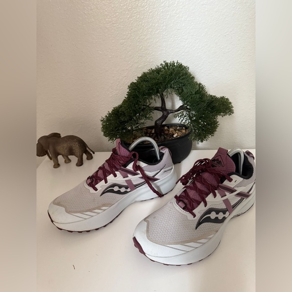 Saucony Women's Athletic Shoes in White and Burgundy - Picture 1 of 5